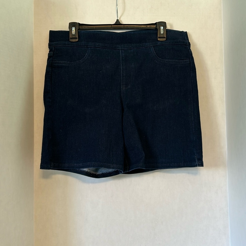 NYDJ Bermuda shorts. Pull on Elastic waistline.